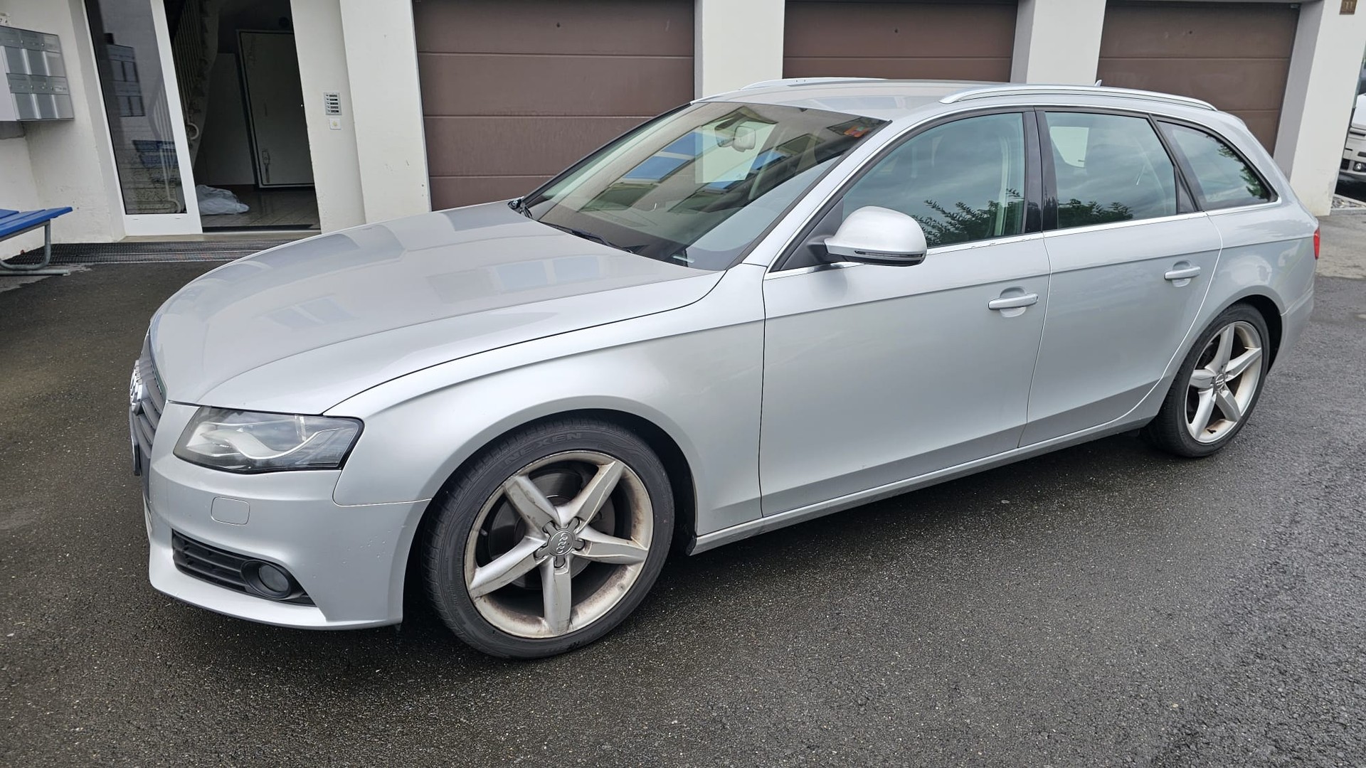 AUDI A4 Avant 2.0 TFSI quattro-image-2