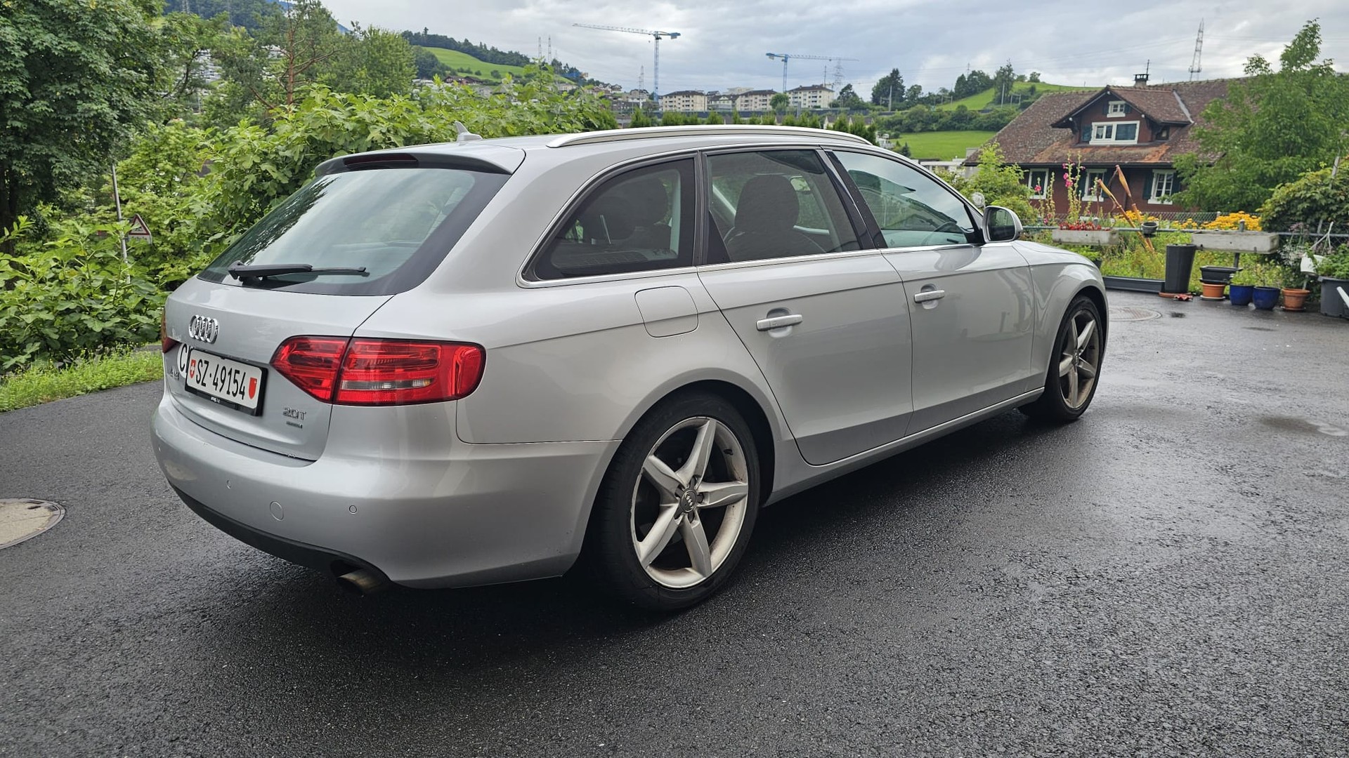 AUDI A4 Avant 2.0 TFSI quattro-image-1