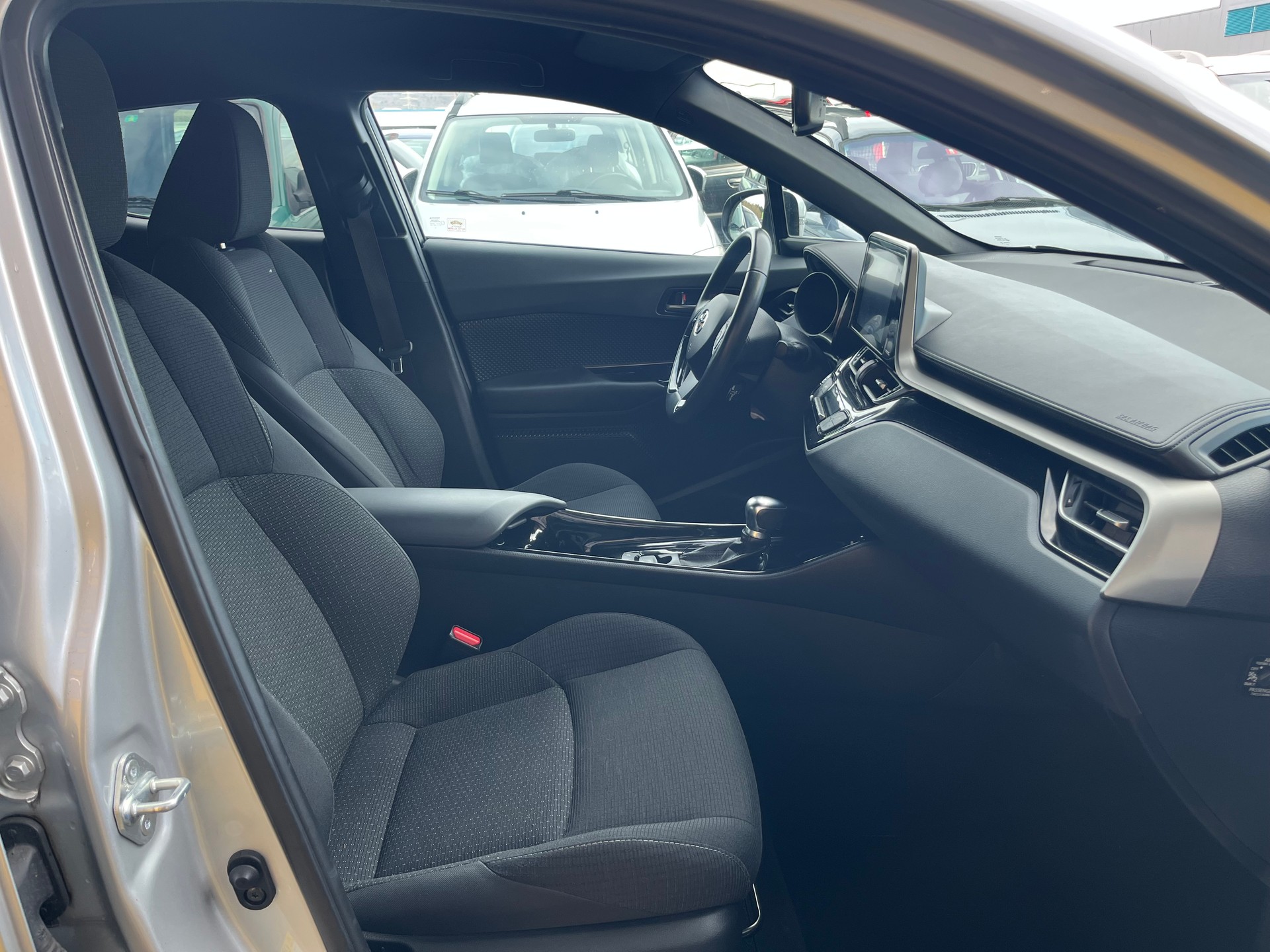 TOYOTA C-HR 1.8 HSD Limited CVT-image-6