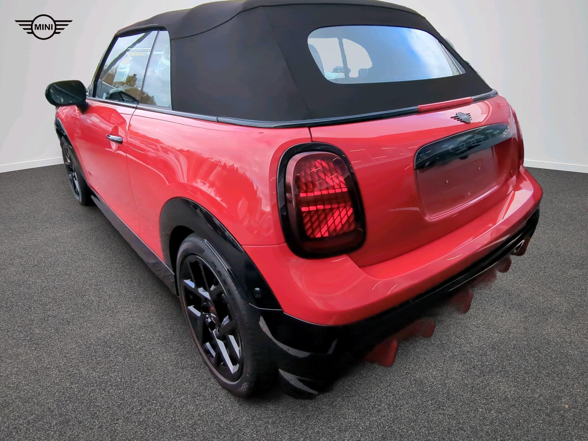 MINI John Cooper Works Cabrio-image-4