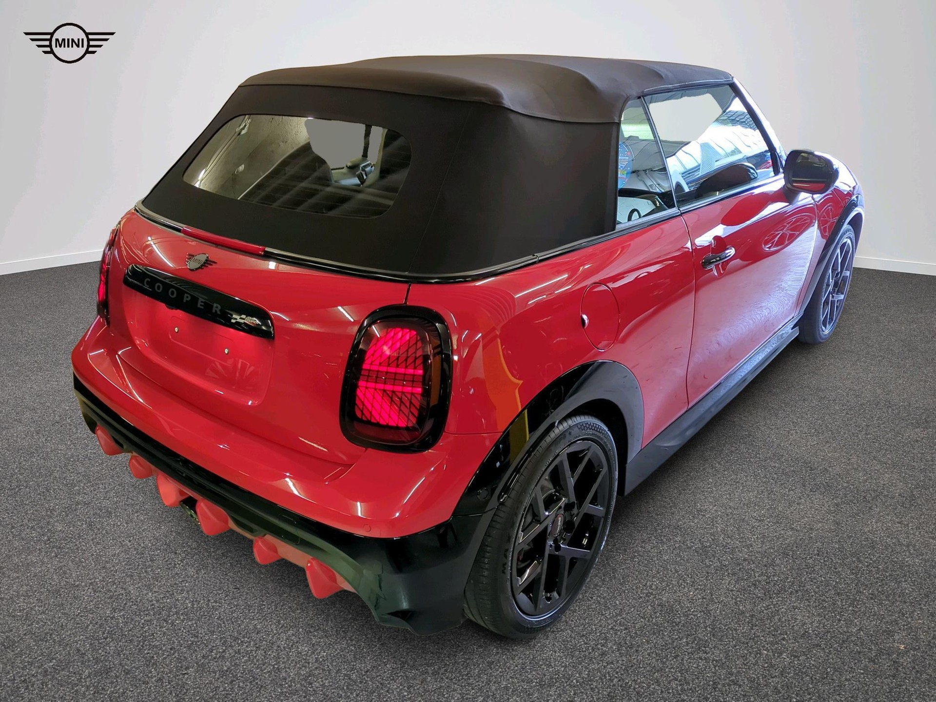 MINI John Cooper Works Cabrio-image-3