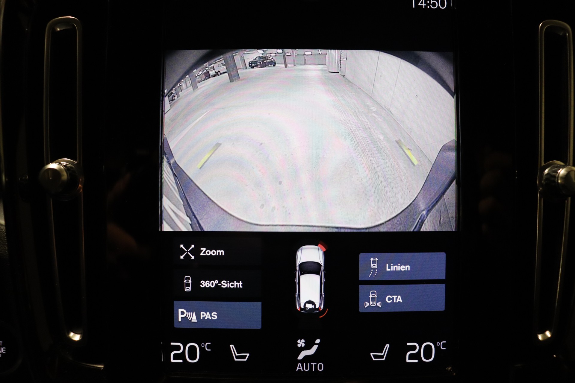 VOLVO XC40 T2 Momentum Geartronic-image-22