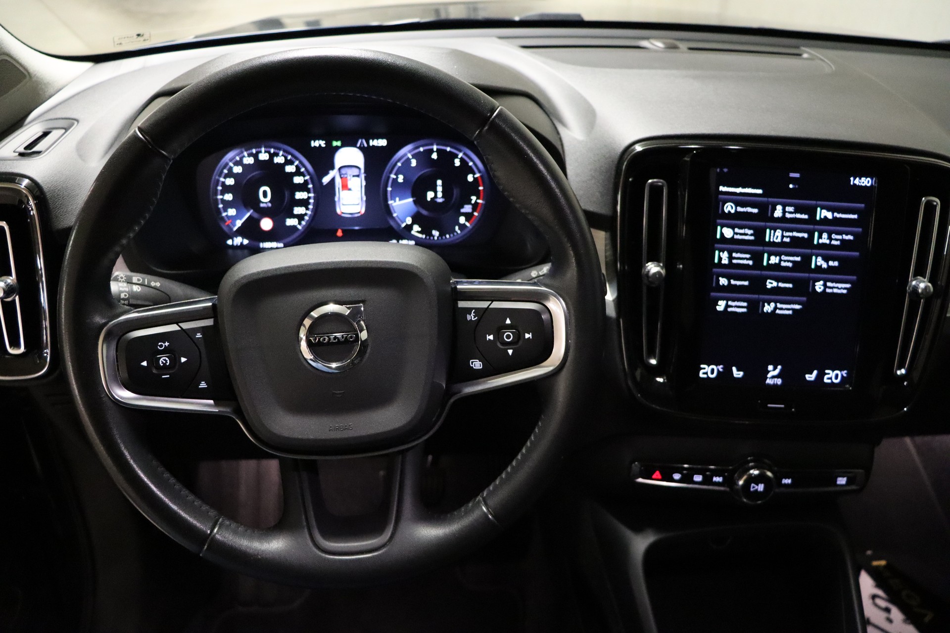 VOLVO XC40 T2 Momentum Geartronic-image-20