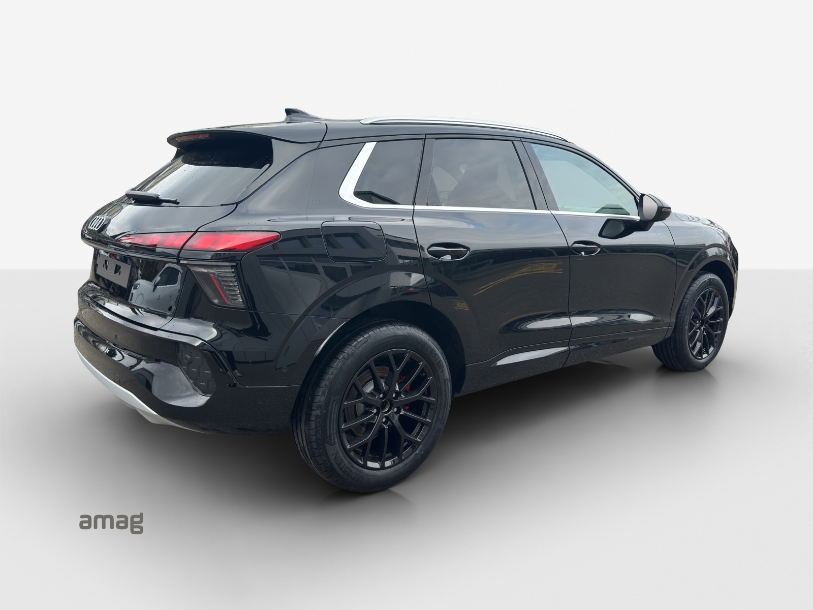 AUDI Q3 SUV 110 kW TFSI S tronic-image-4