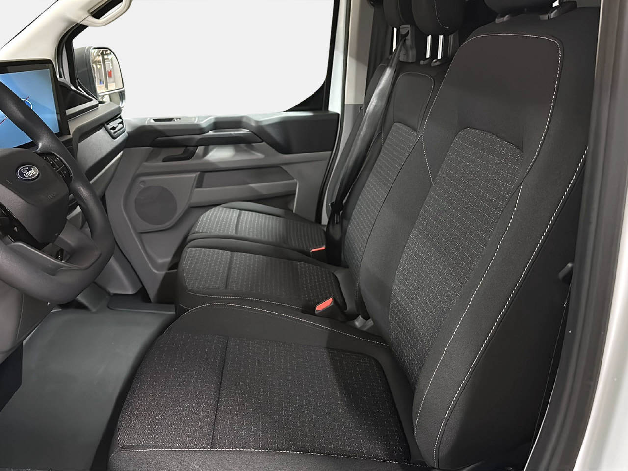 FORD Transit Custom Van 320 L1 2.5 Duratec 233 Trend PHEV-image-13