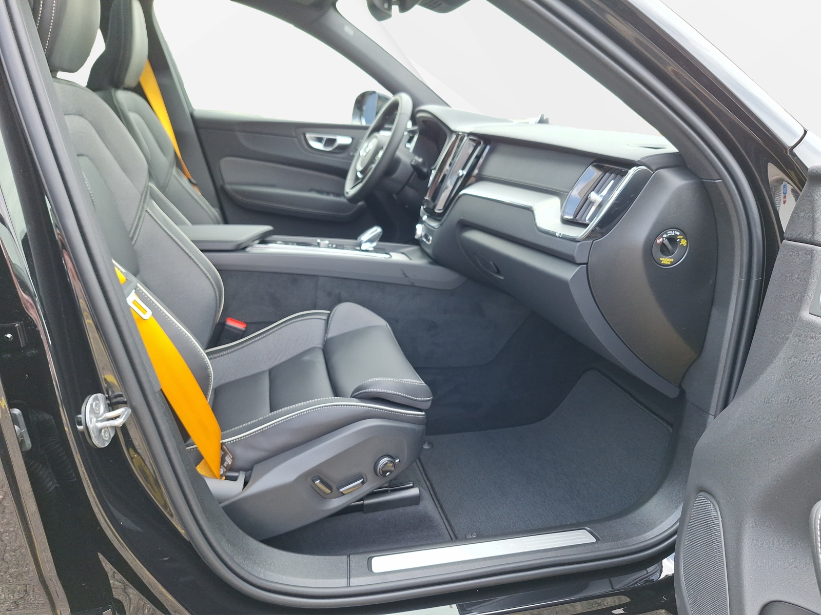 VOLVO XC60 2.0 T8 TE Polestar eAWD-image-5
