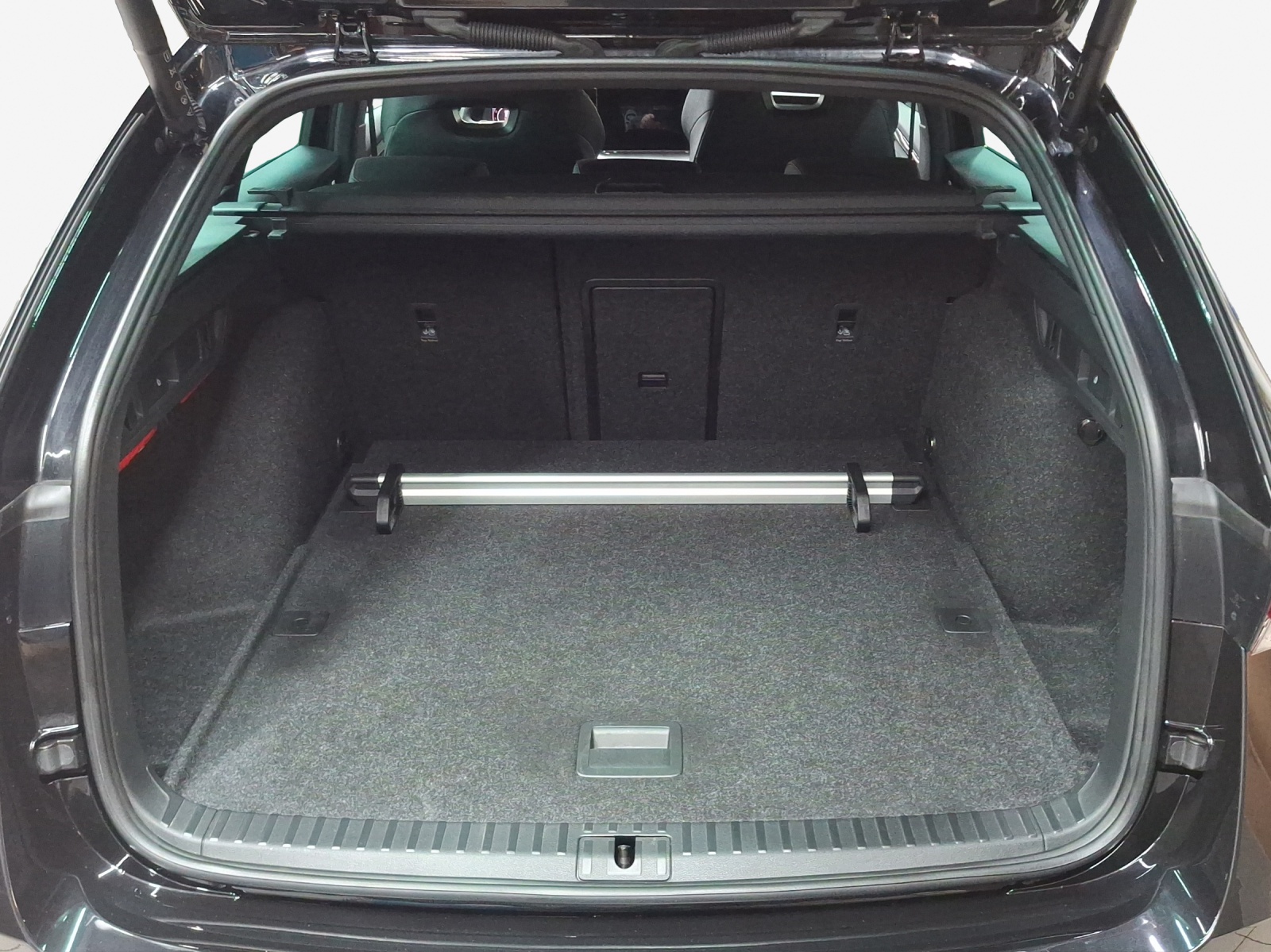 SKODA Octavia Combi 2.0 TSI DSG RS-image-12