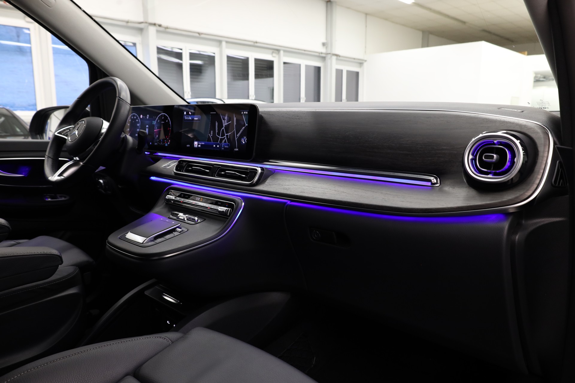 MERCEDES-BENZ V 250 d Avantgarde lang Van-image-18