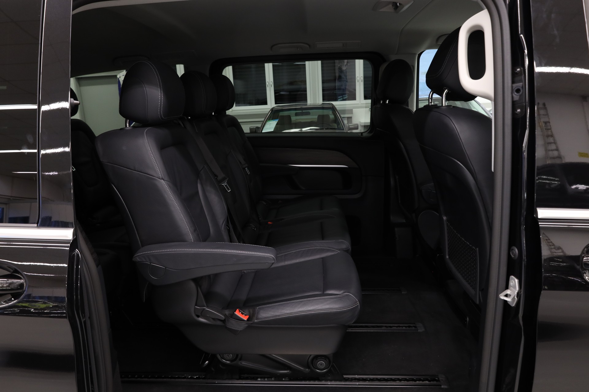 MERCEDES-BENZ V 250 d Avantgarde lang Van-image-24