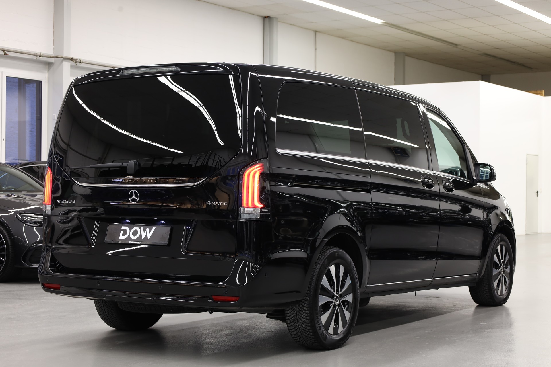 MERCEDES-BENZ V 250 d Avantgarde lang Van-image-7