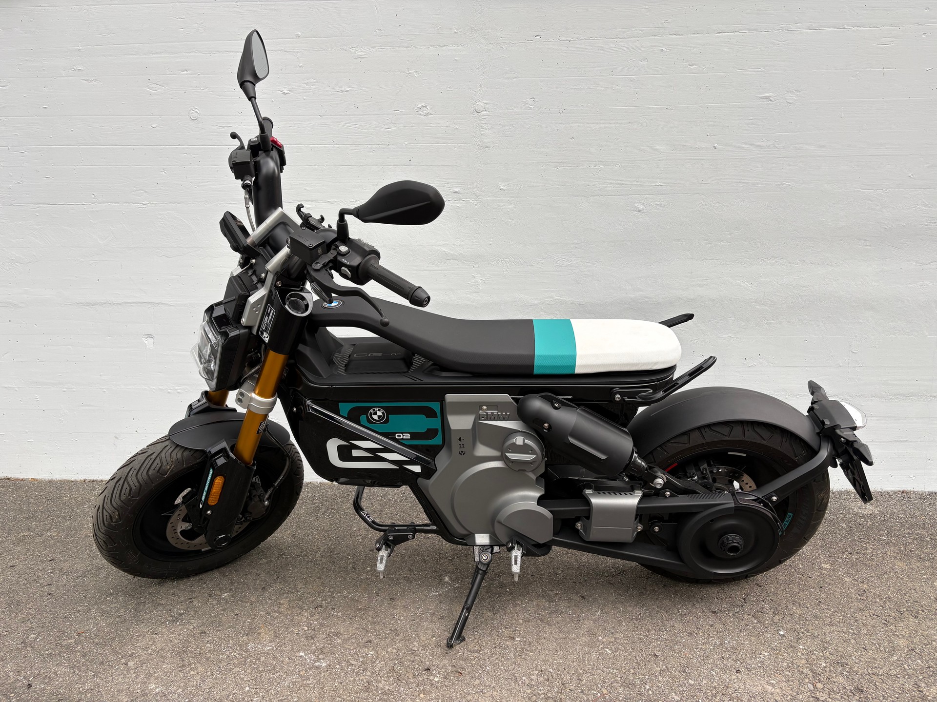 BMW CE 02-image-1