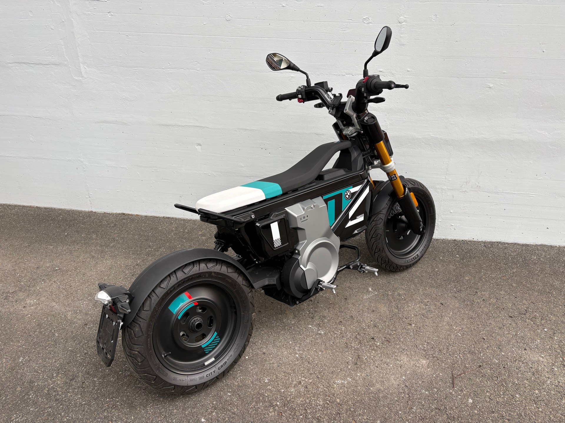 BMW CE 02-image-3