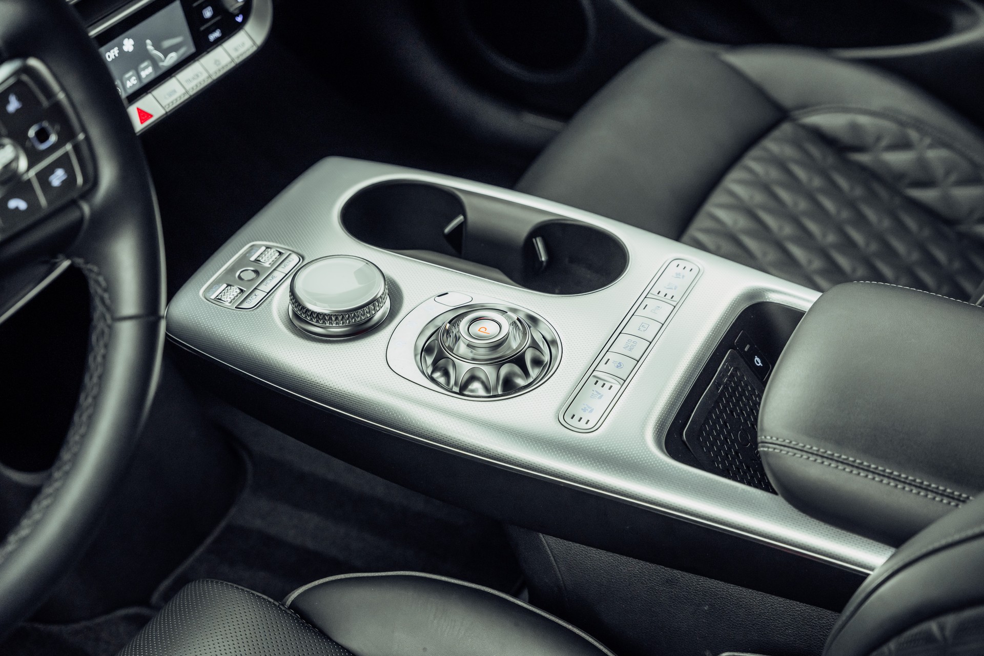 GENESIS GV60 77.4 kWh Sport AWD-image-10