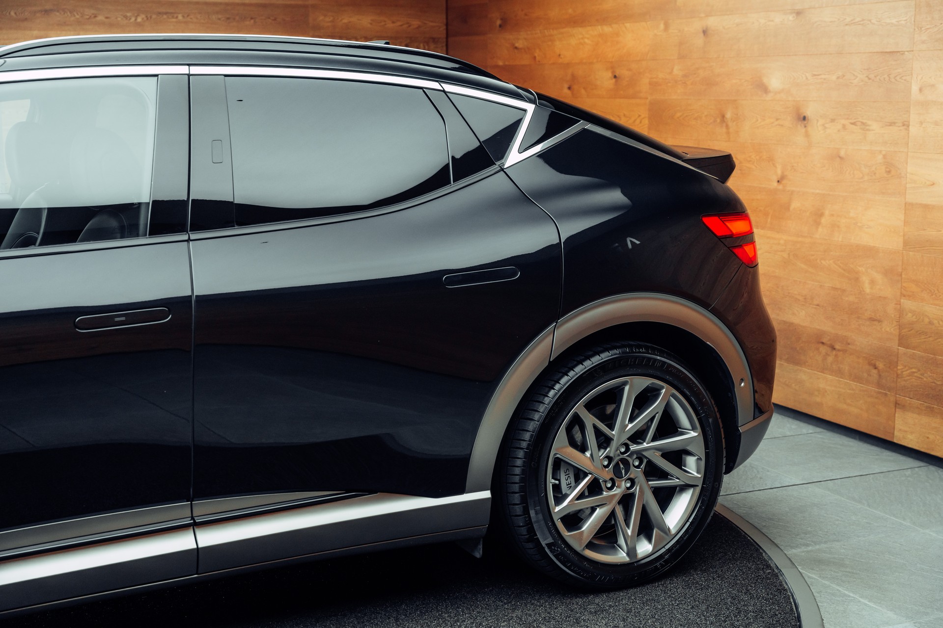 GENESIS GV60 77.4 kWh Sport AWD-image-18