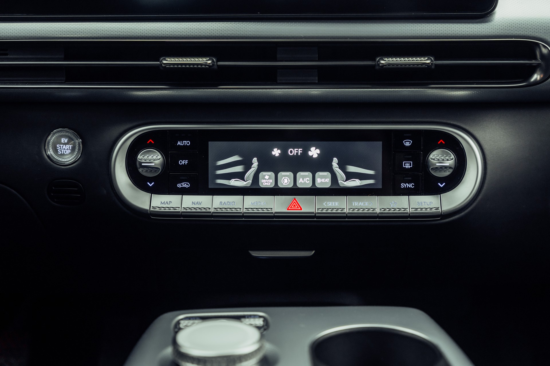 GENESIS GV60 77.4 kWh Sport AWD-image-12