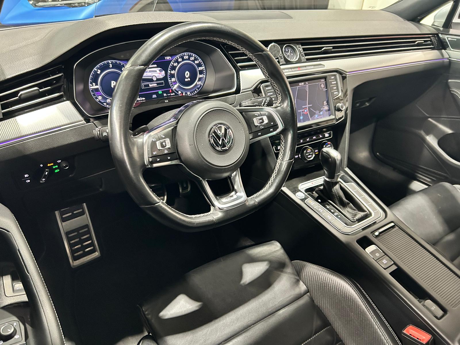 VW Passat Variant 2.0 TDI 240 SCR Sport DSG 4m-image-12