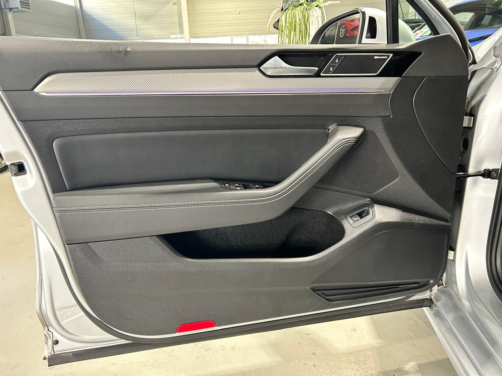 VW Passat Variant 2.0 TDI 240 SCR Sport DSG 4m-image-24