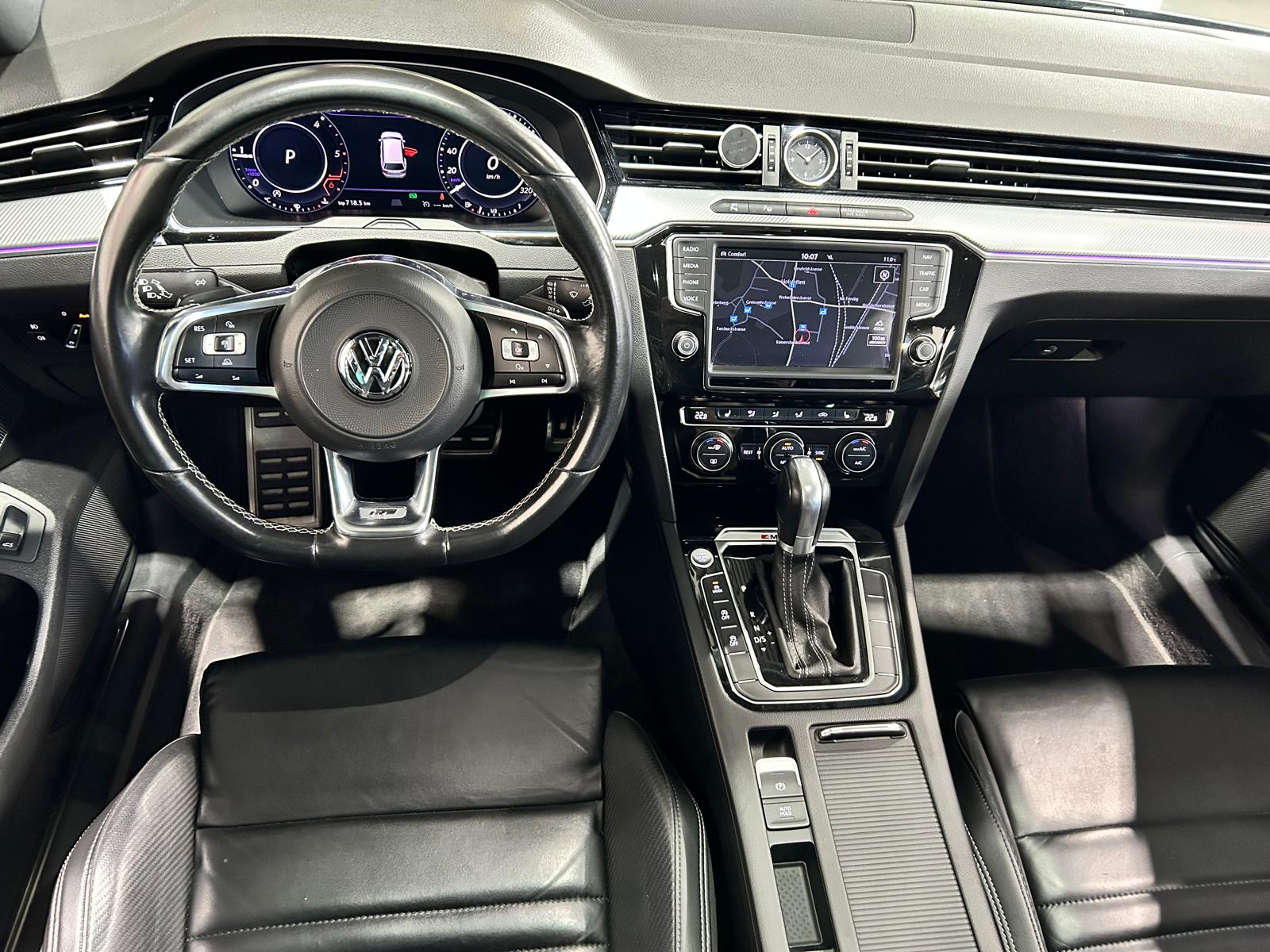 VW Passat Variant 2.0 TDI 240 SCR Sport DSG 4m-image-14