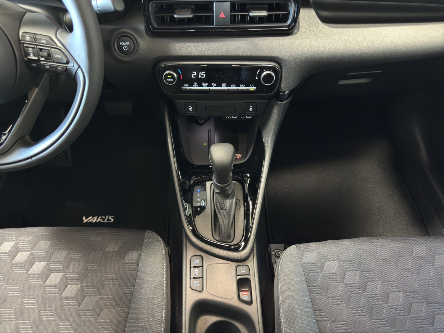 TOYOTA Yaris 1.5 VVT-i HSD Trend-image-12