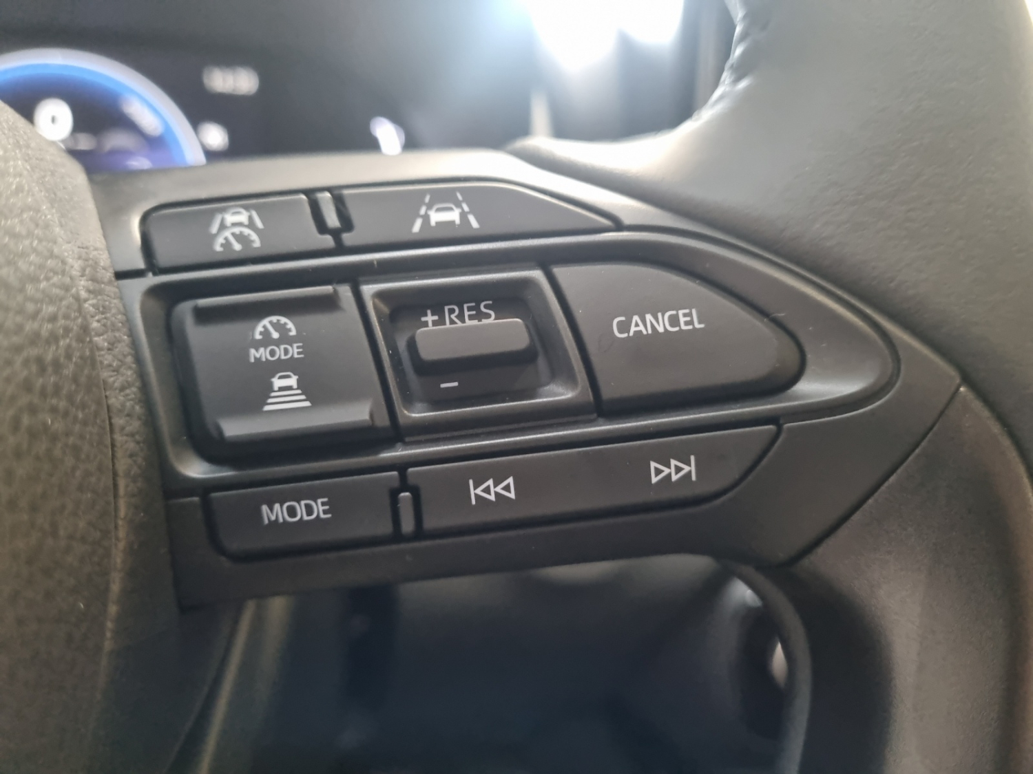 TOYOTA Yaris 1.5 VVT-i HSD Trend-image-17