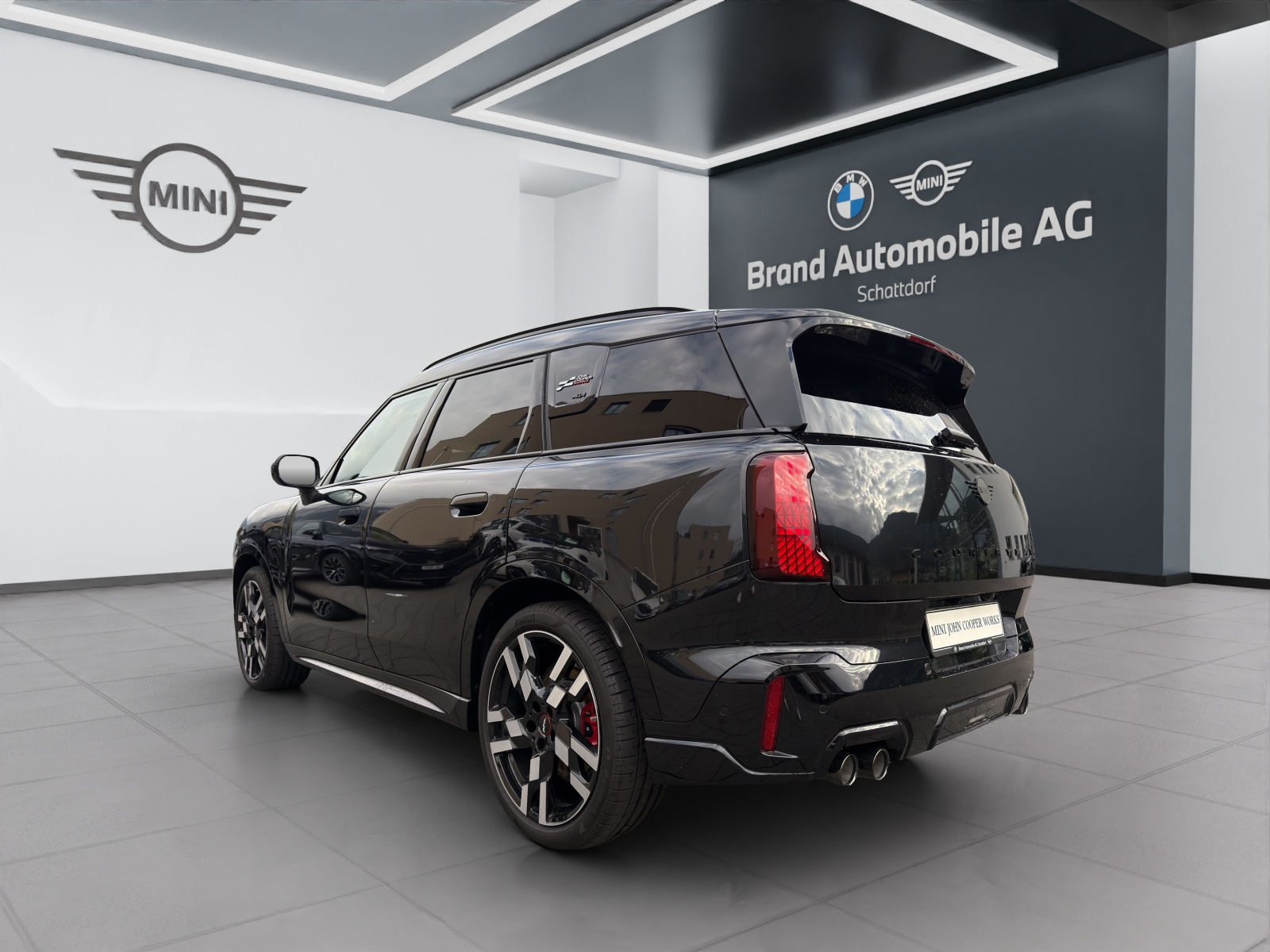 MINI Countryman U25 2.0i John Cooper Works ALL4-image-2