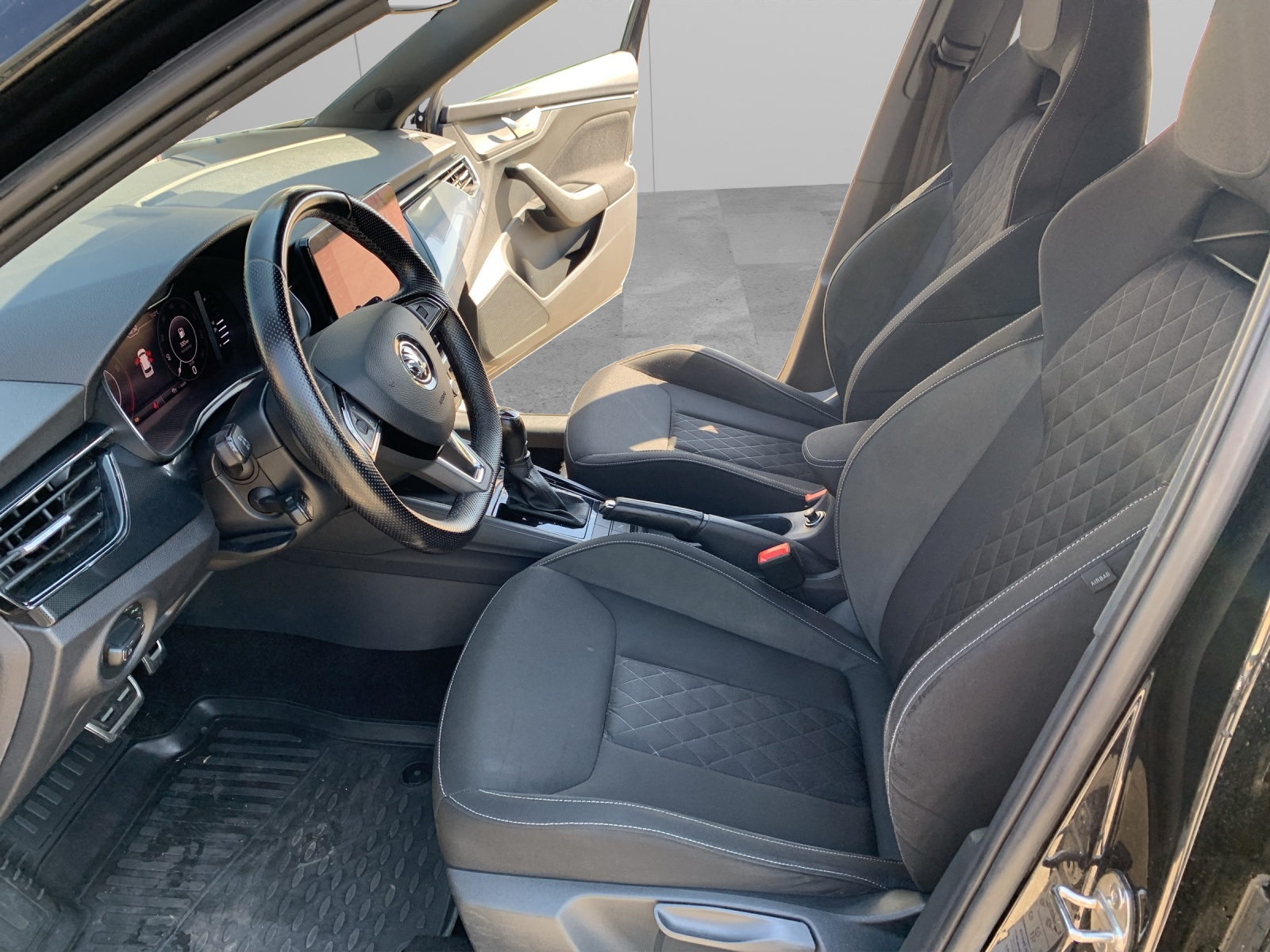 SKODA Kamiq 1.5 TSI ACT Style DSG-image-8