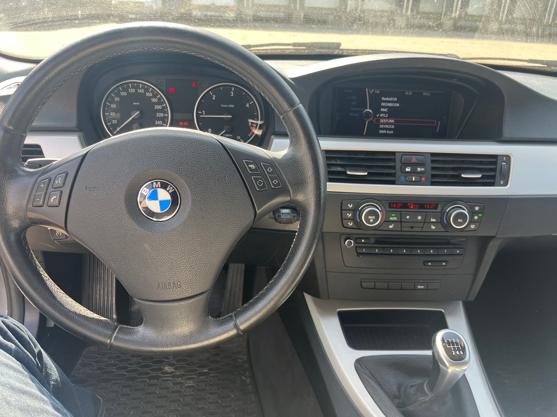 BMW 320d Touring-image-5