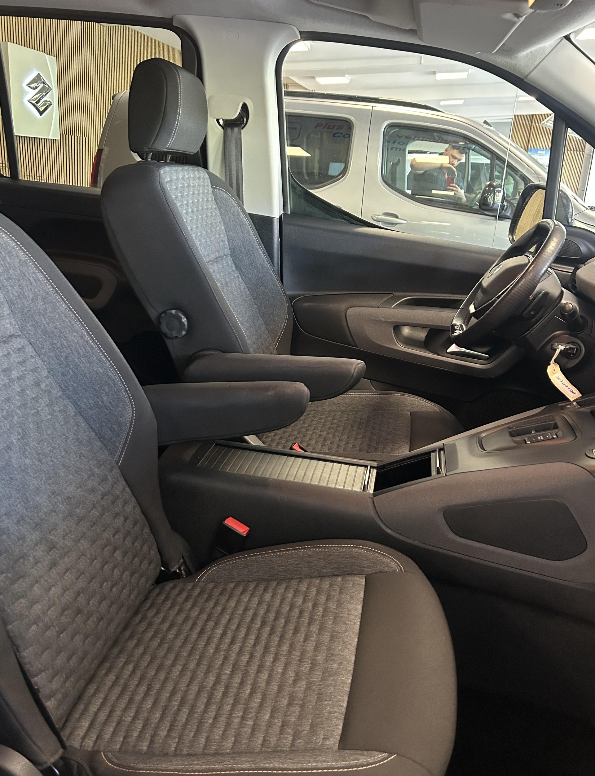 PEUGEOT Rifter Long 1.5 BlueHDi 130 Allure 7 PLACES/ 7 PLATZ-image-13