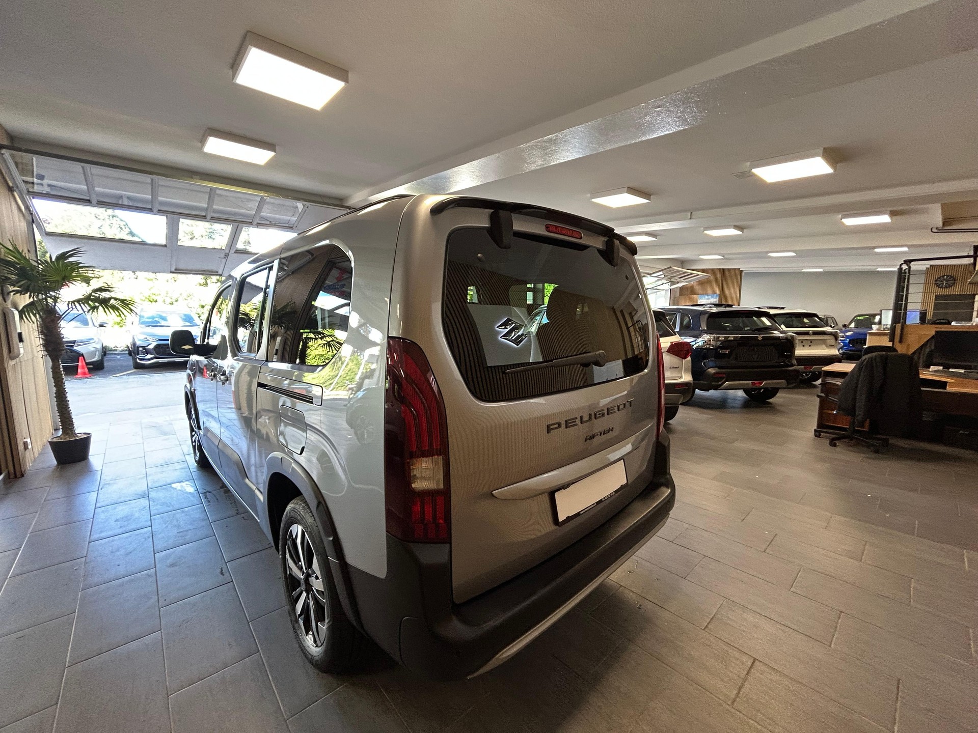 PEUGEOT Rifter Long 1.5 BlueHDi 130 Allure 7 PLACES/ 7 PLATZ-image-4