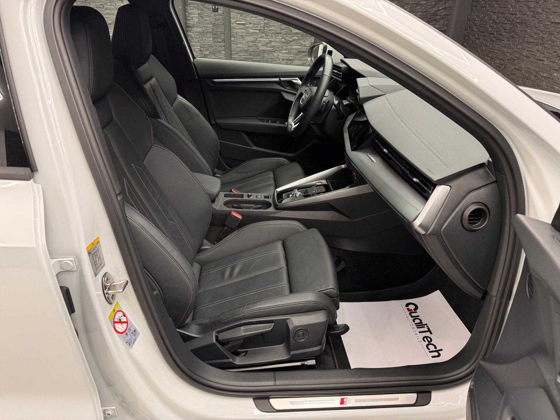 AUDI S3 Sportback 2.0 TFSI quattro S-tronic-image-8