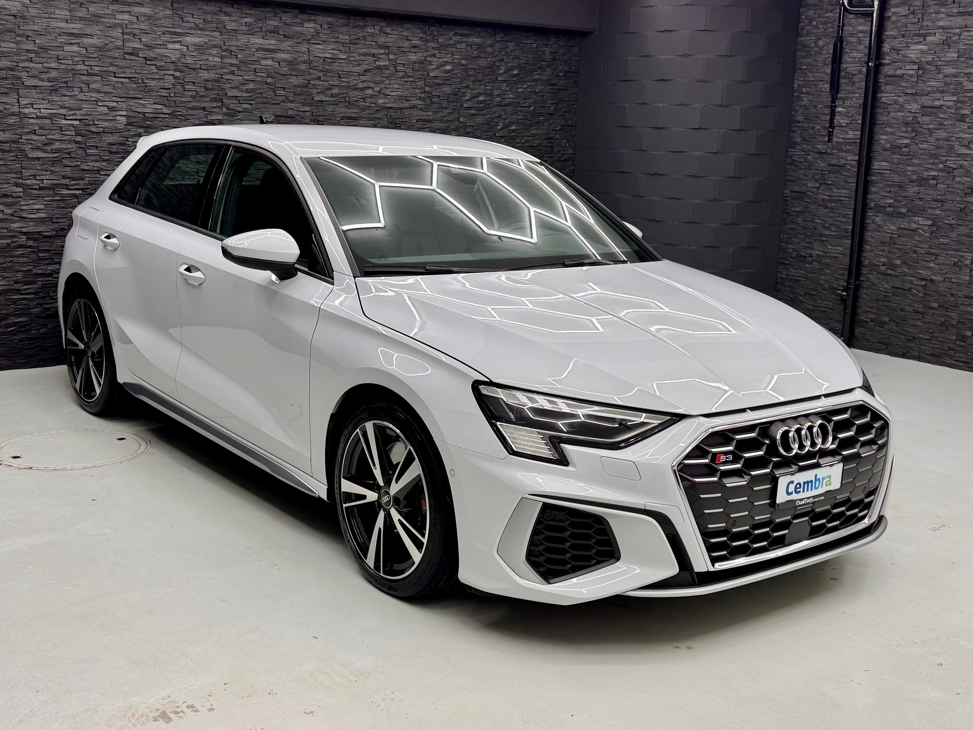 AUDI S3 Sportback 2.0 TFSI quattro S-tronic-image-2