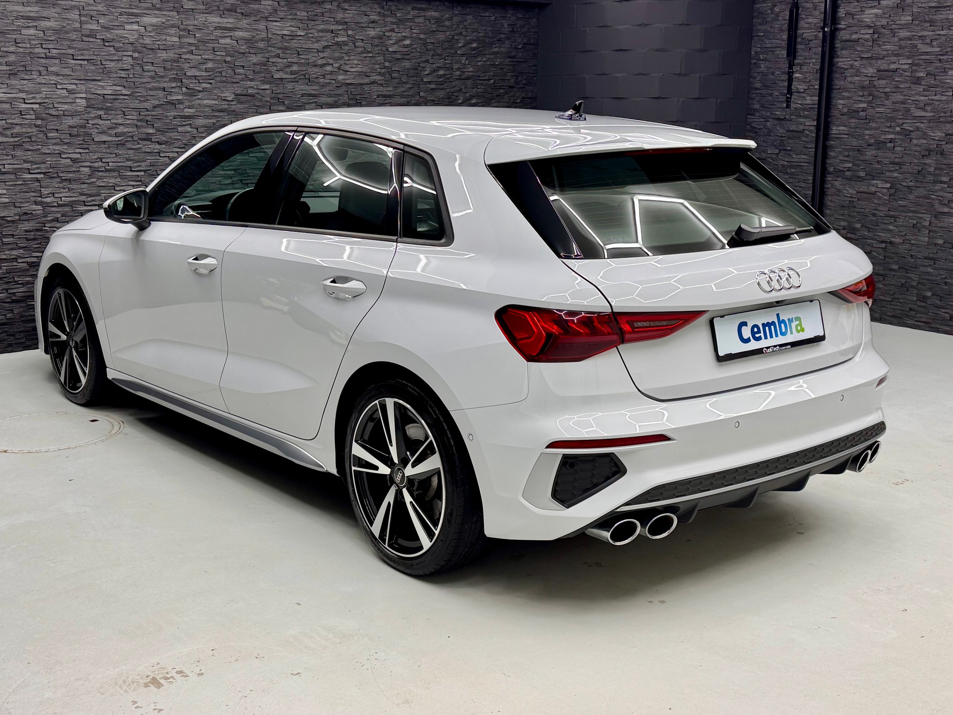 AUDI S3 Sportback 2.0 TFSI quattro S-tronic-image-5