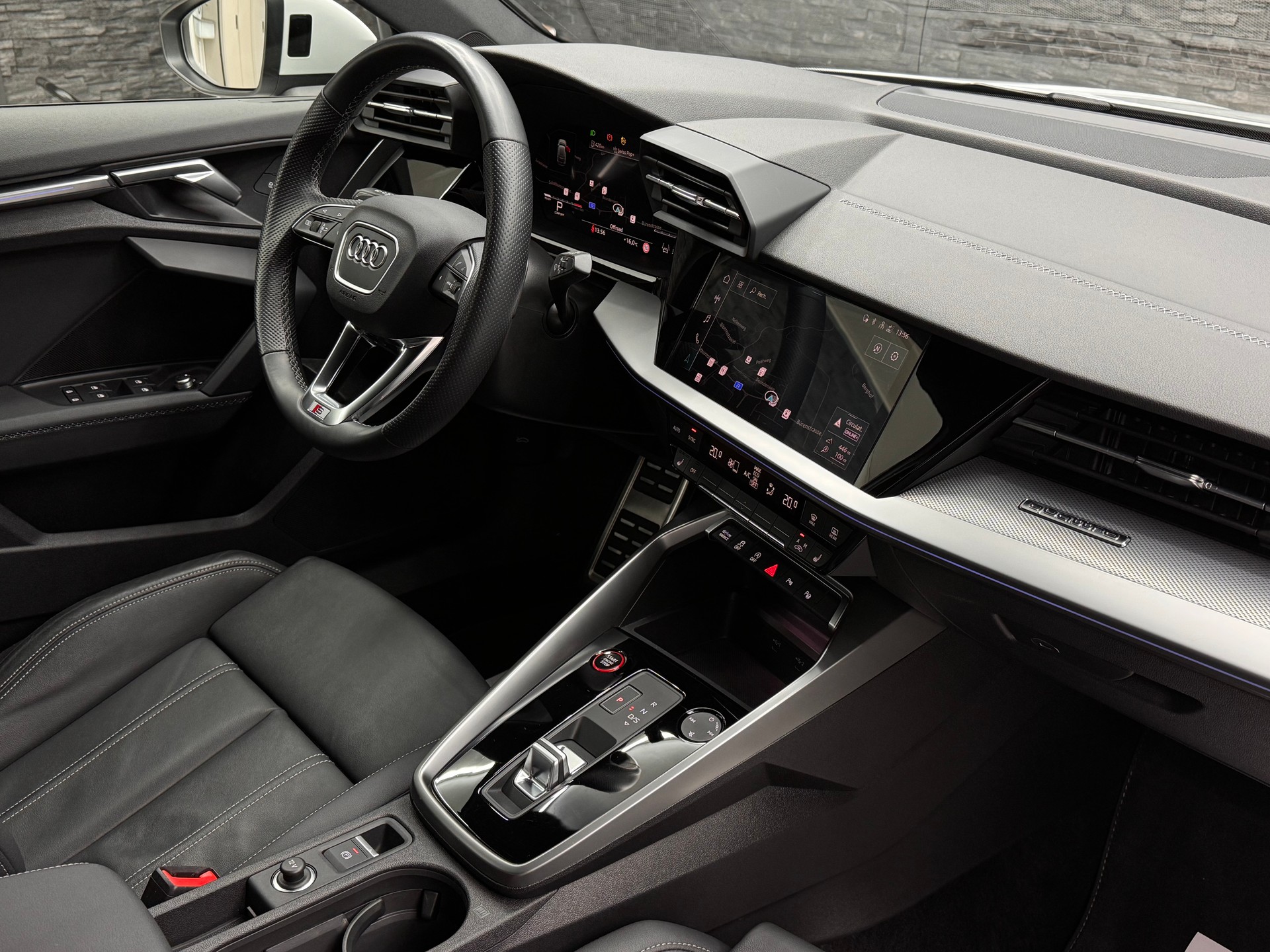 AUDI S3 Sportback 2.0 TFSI quattro S-tronic-image-9