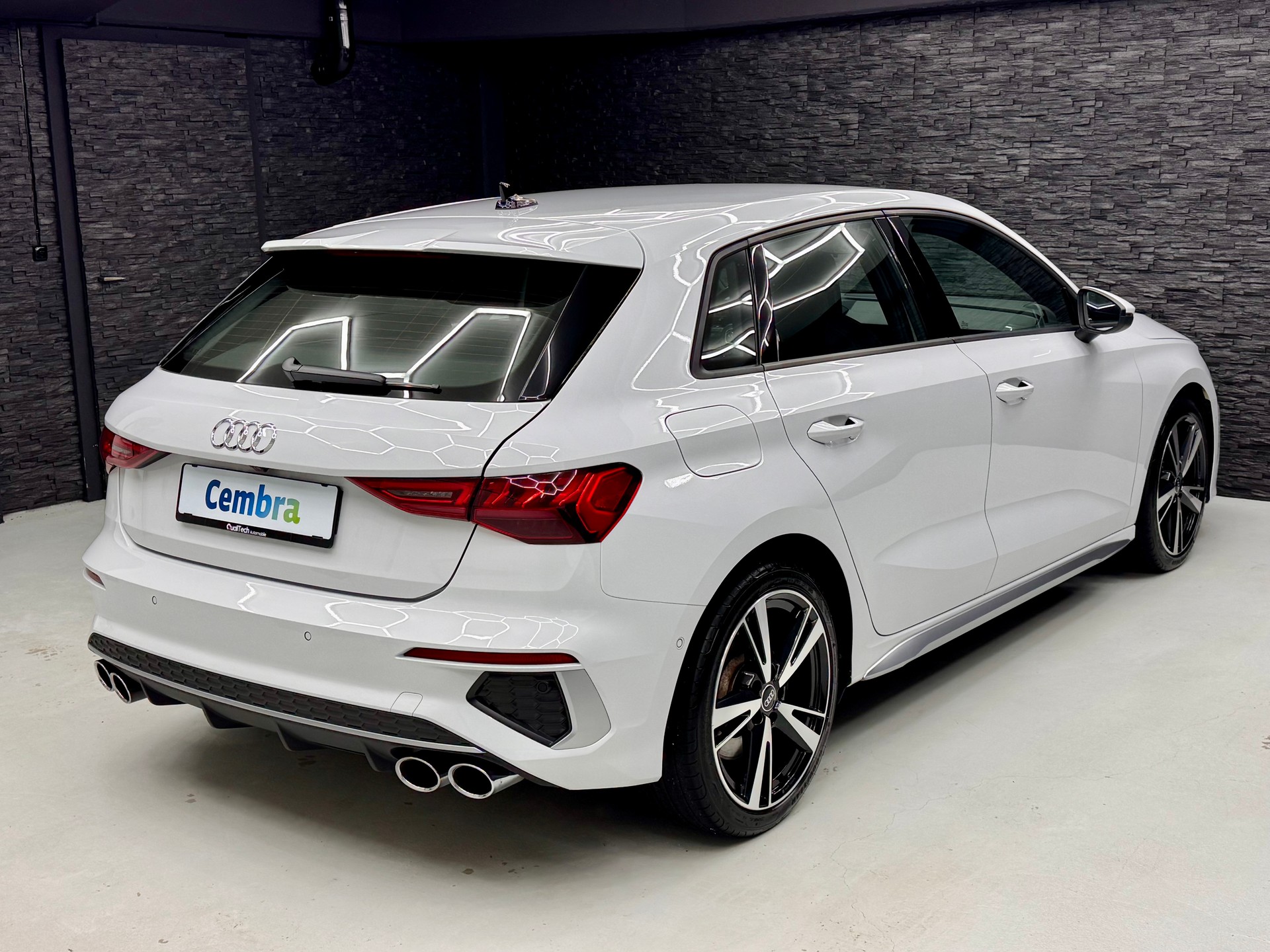 AUDI S3 Sportback 2.0 TFSI quattro S-tronic-image-3