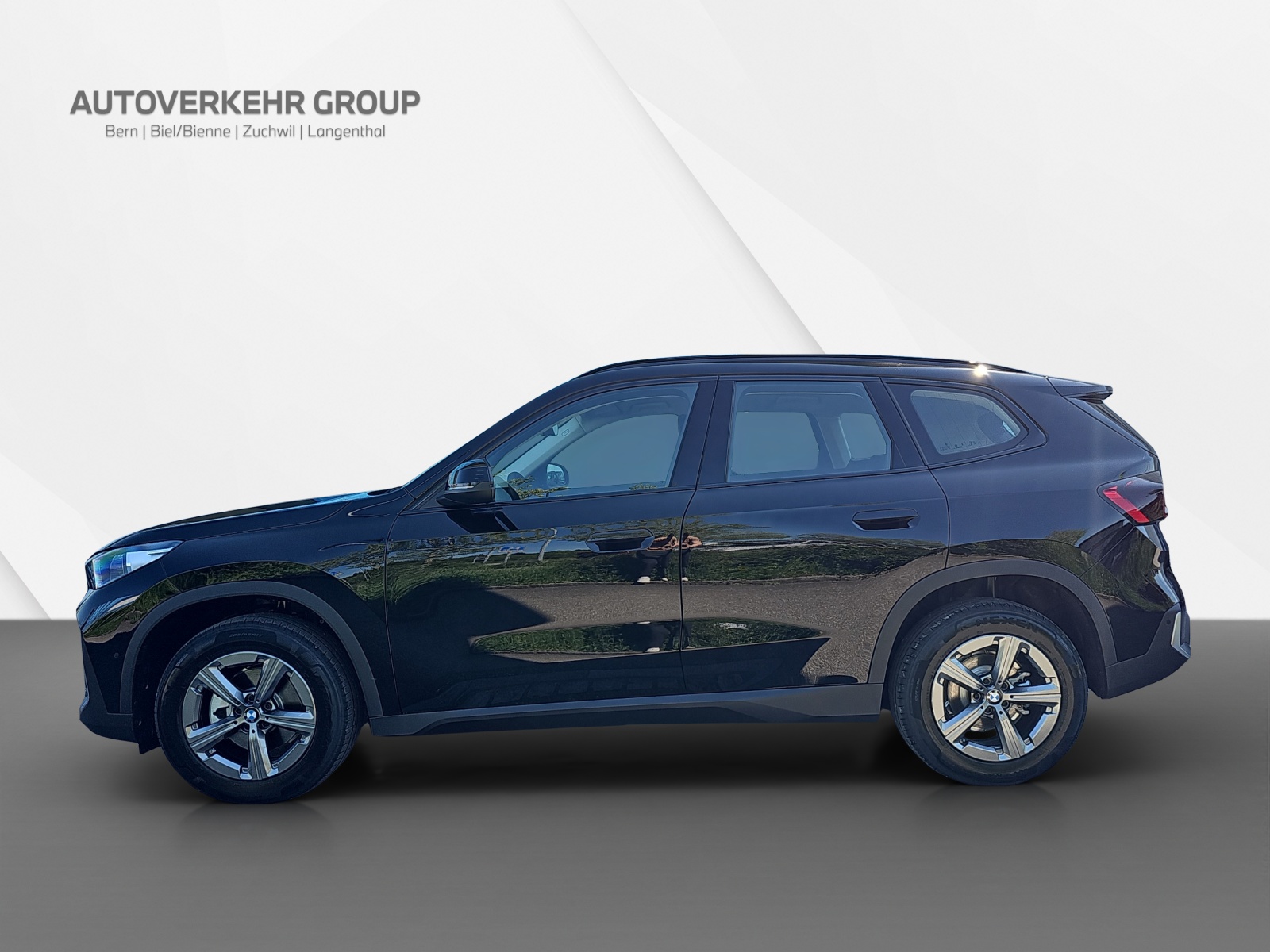 BMW X1 sDrive 18i-showroom-element-2