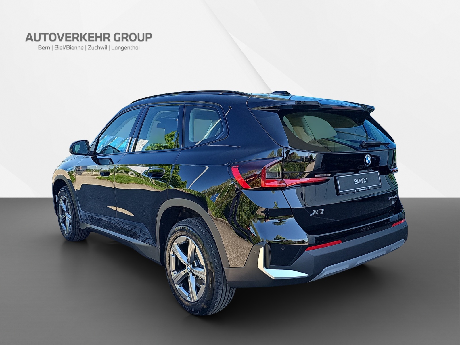BMW X1 sDrive 18i-showroom-element-3