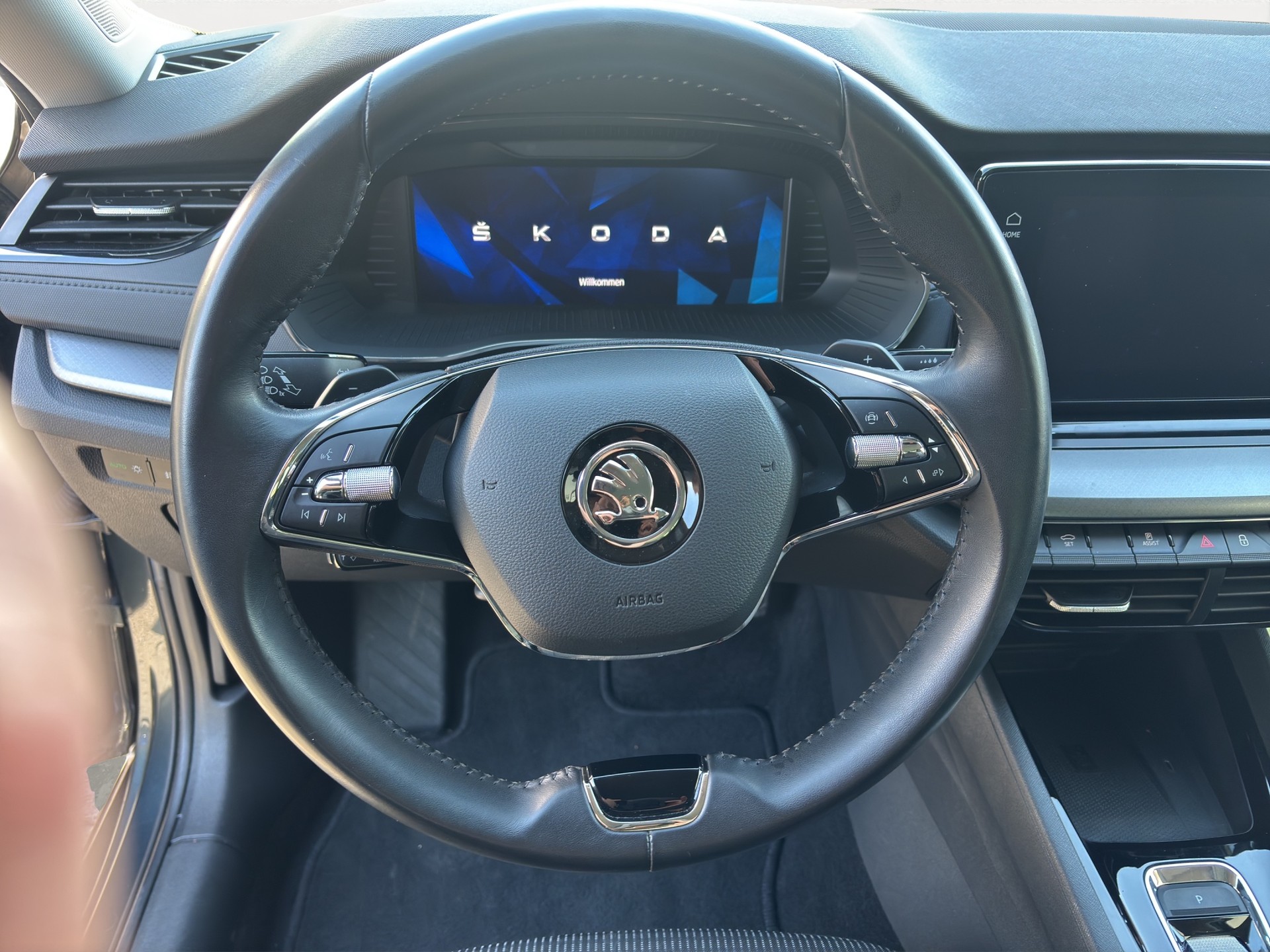 SKODA Octavia Combi 1.0 TSI mHEV DSG Ambition-image-9