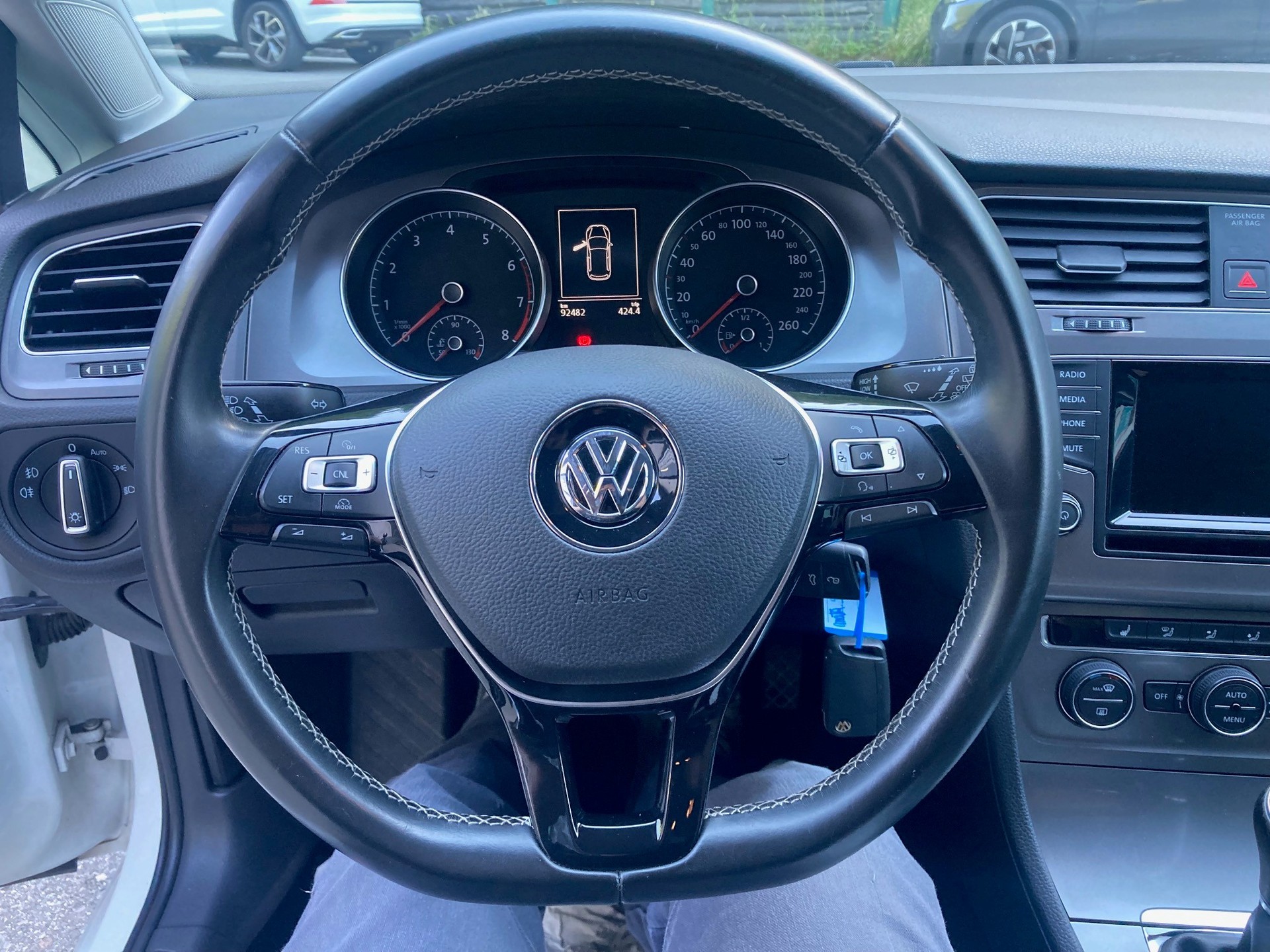 VW Golf 1.2 TSI Lounge-image-7