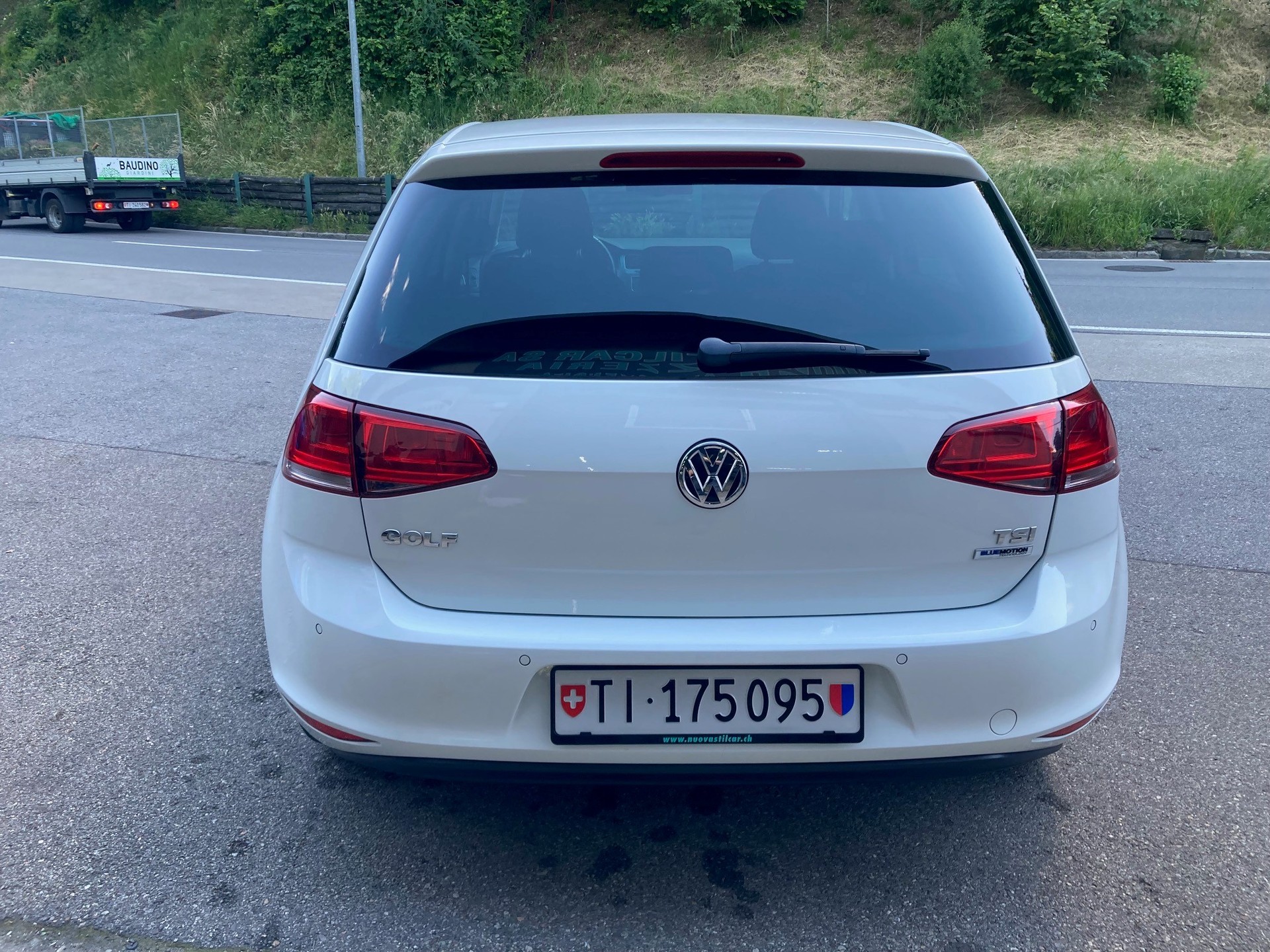 VW Golf 1.2 TSI Lounge-image-1