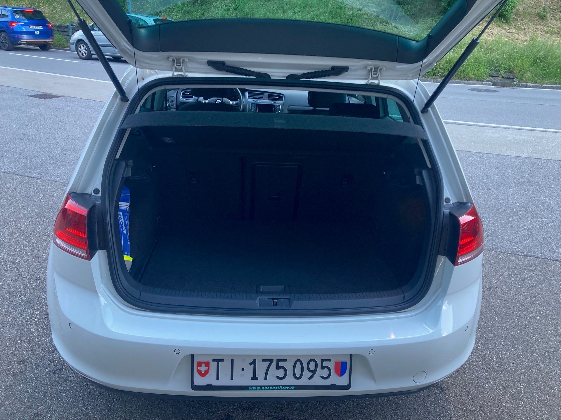 VW Golf 1.2 TSI Lounge-image-5