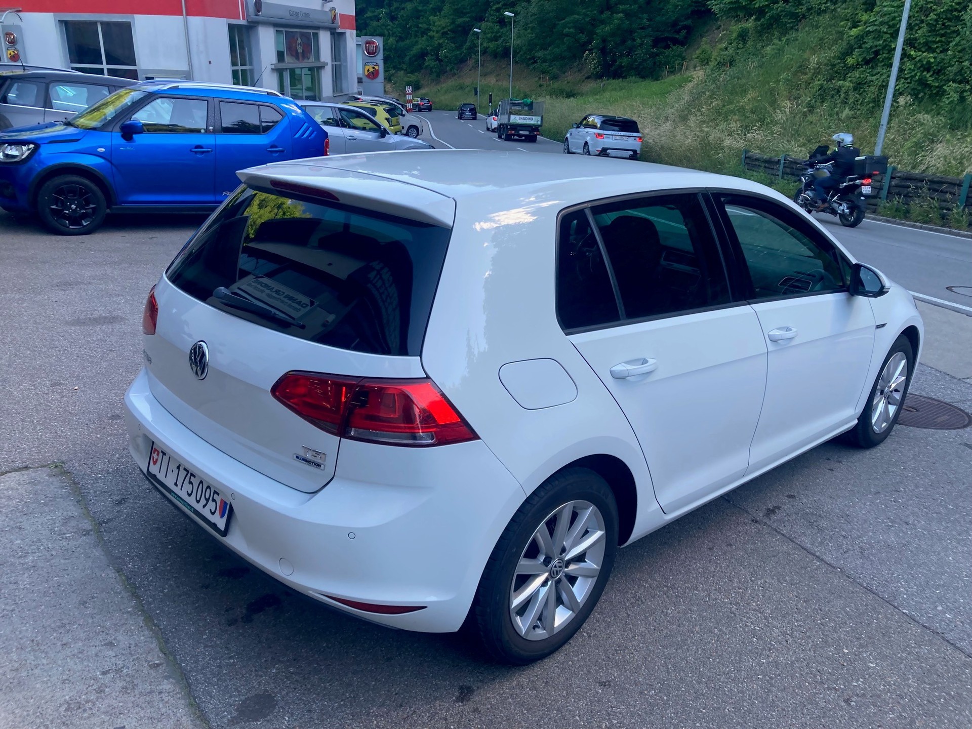 VW Golf 1.2 TSI Lounge-image-2