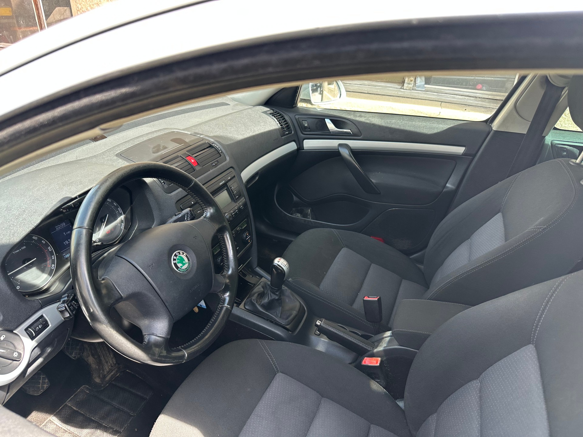 SKODA Octavia 1.9 TDI Adventure 4x4-image-5
