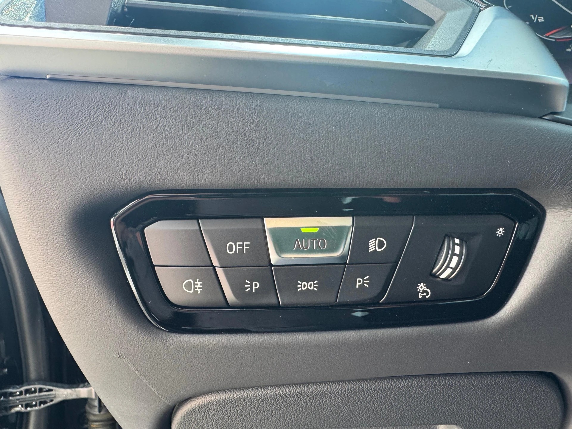 BMW M340i xDrive 48V Steptronic-image-24