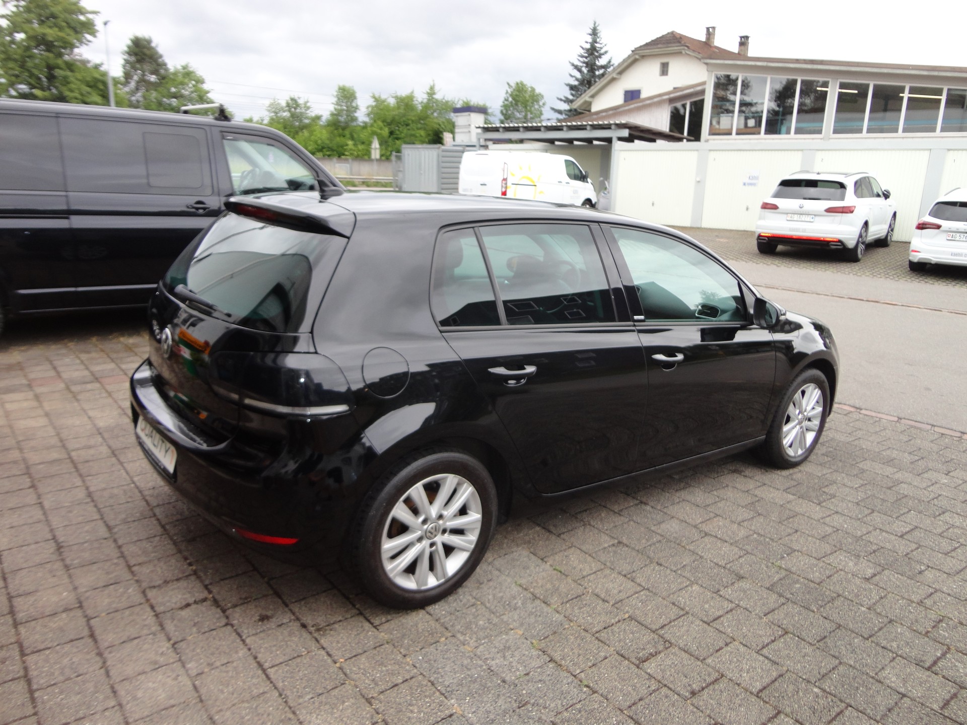 VW Golf 2.0 TDI BlueMotion Technology Highline-image-4