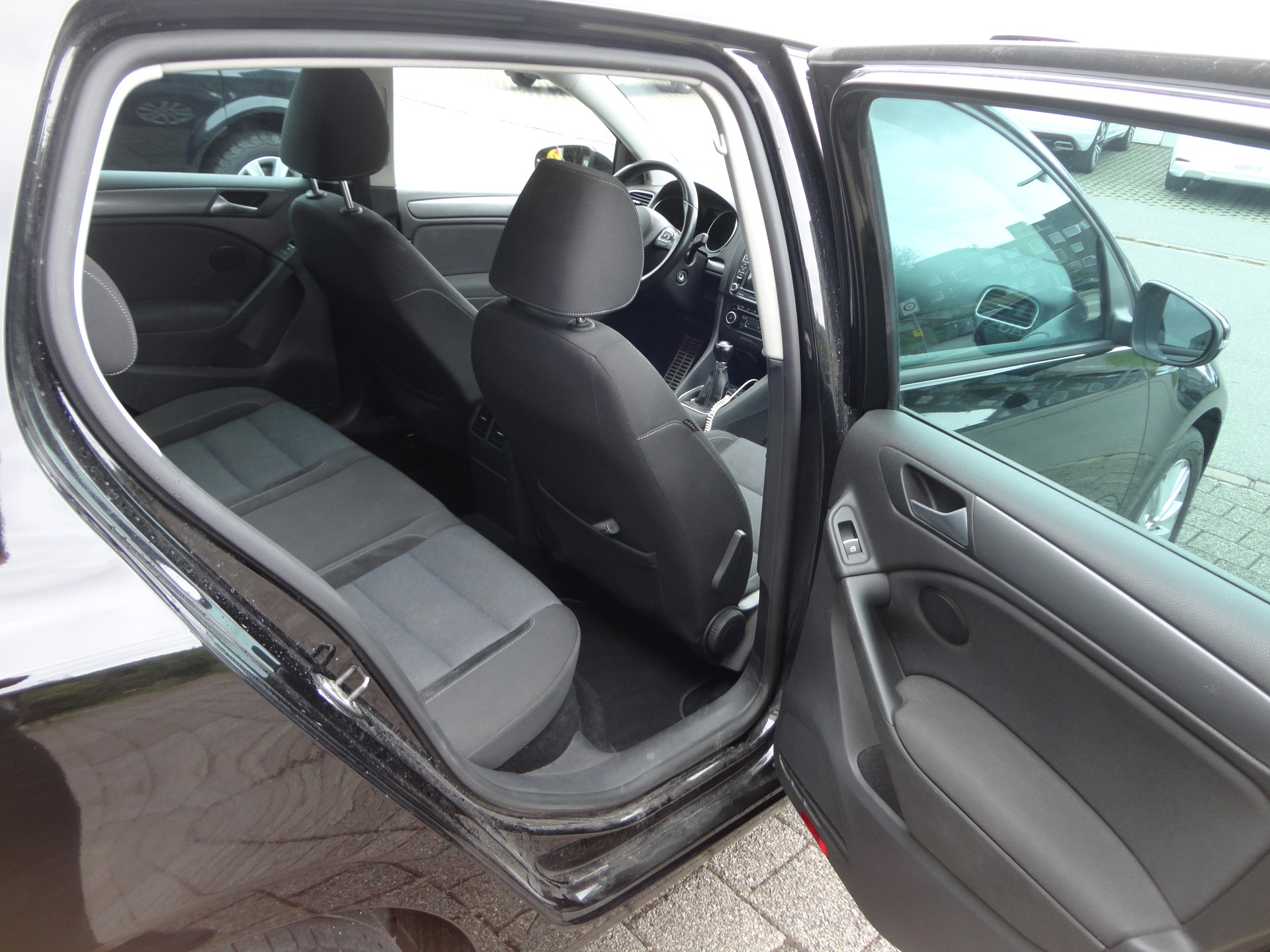 VW Golf 2.0 TDI BlueMotion Technology Highline-image-11