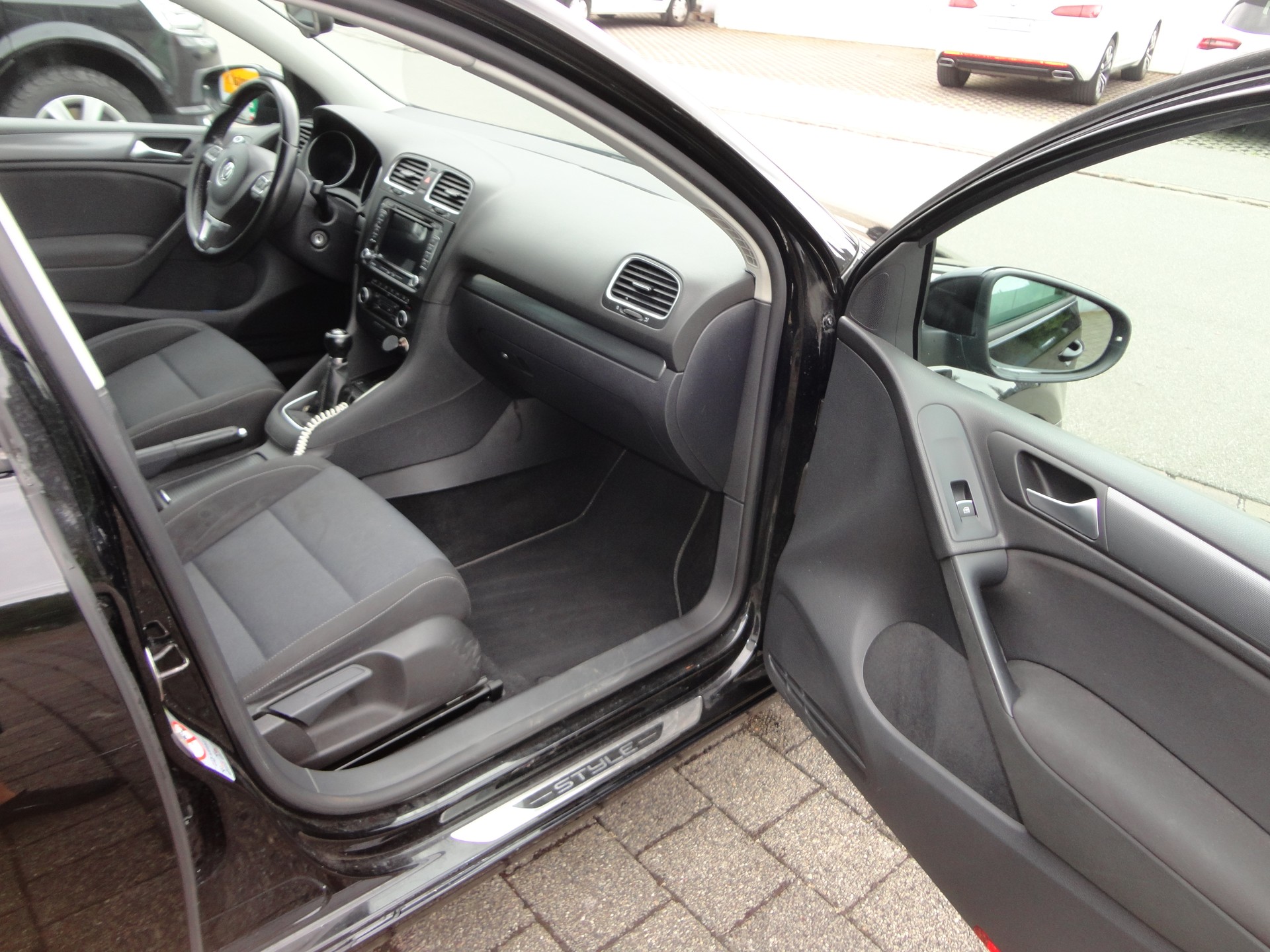 VW Golf 2.0 TDI BlueMotion Technology Highline-image-12