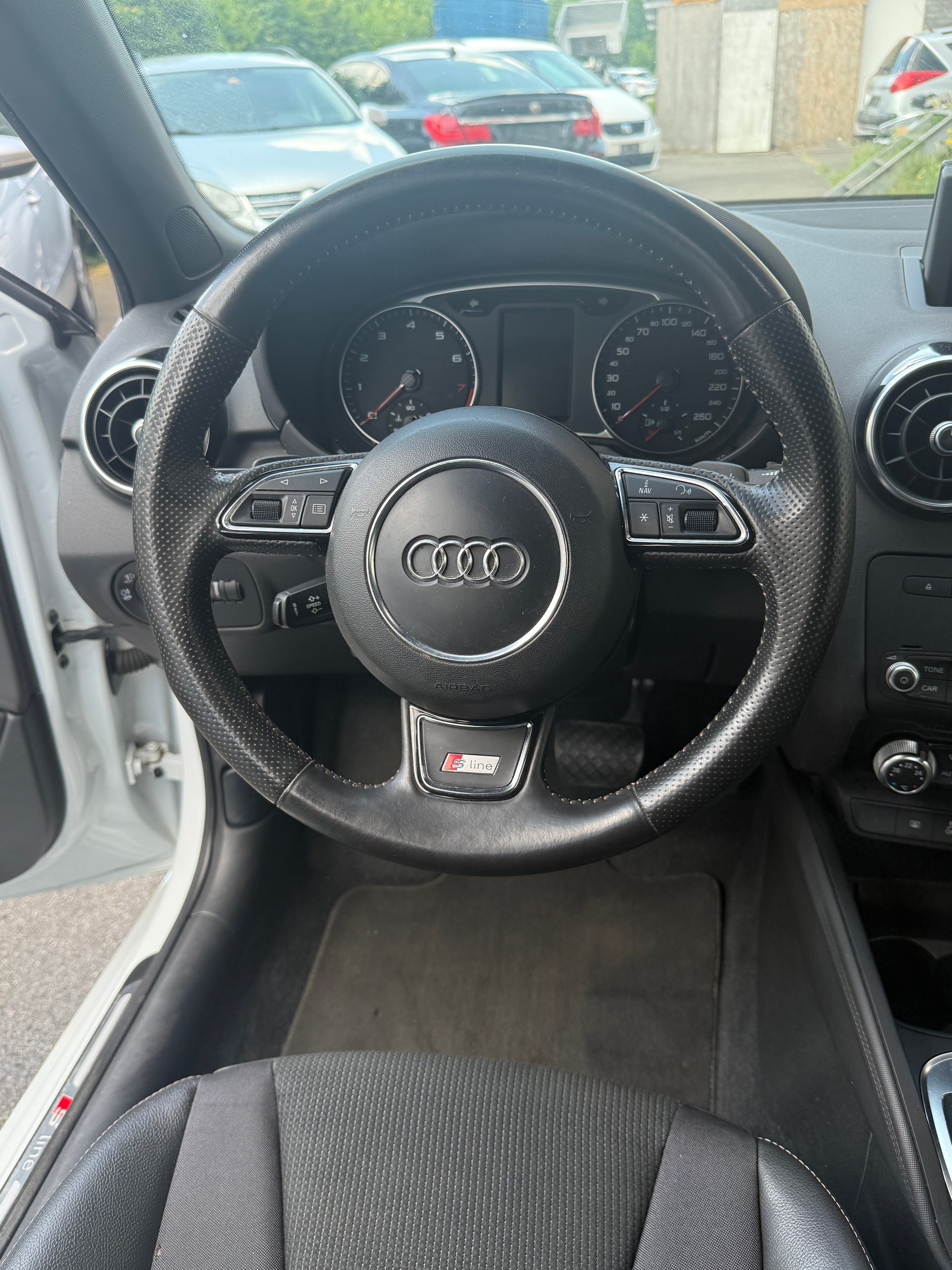AUDI A1 Sportback Sport 1.4 TFSI Ambition S-tronic-image-18