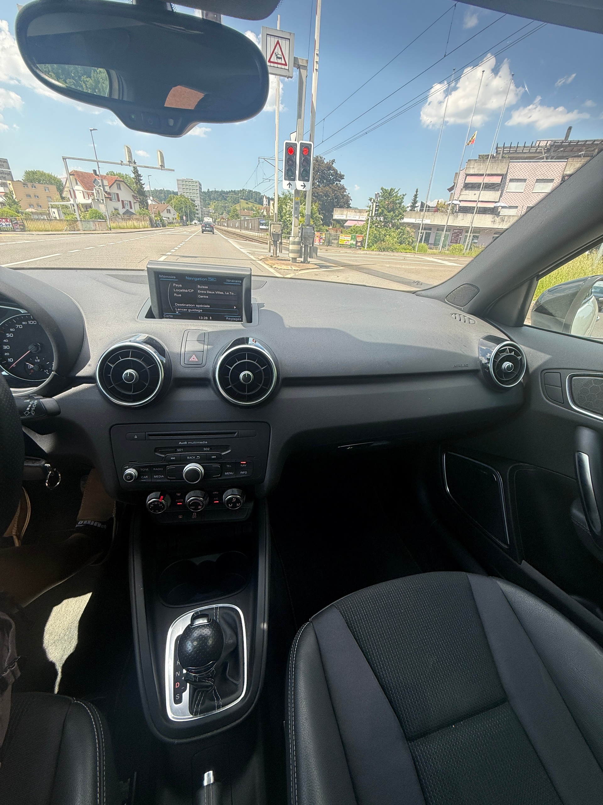 AUDI A1 Sportback Sport 1.4 TFSI Ambition S-tronic-image-29