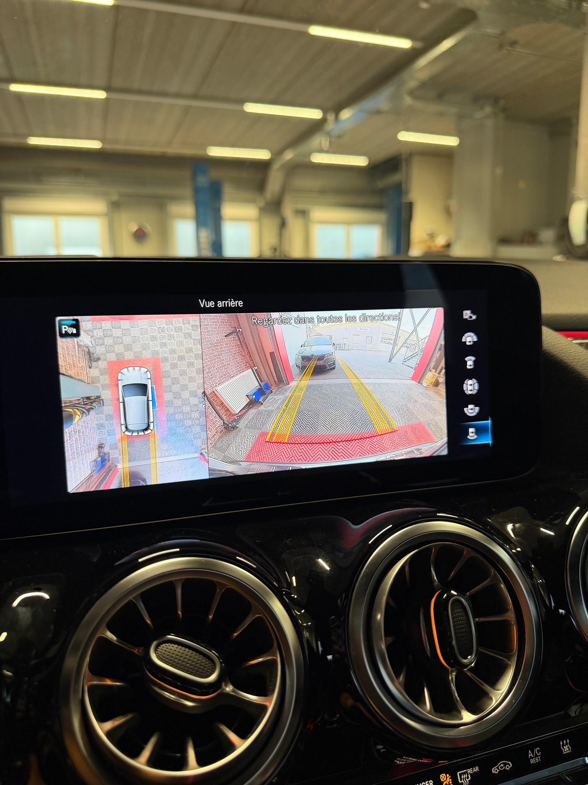 MERCEDES-BENZ GLA 250 e 8G-DCT AMG LINE-image-9
