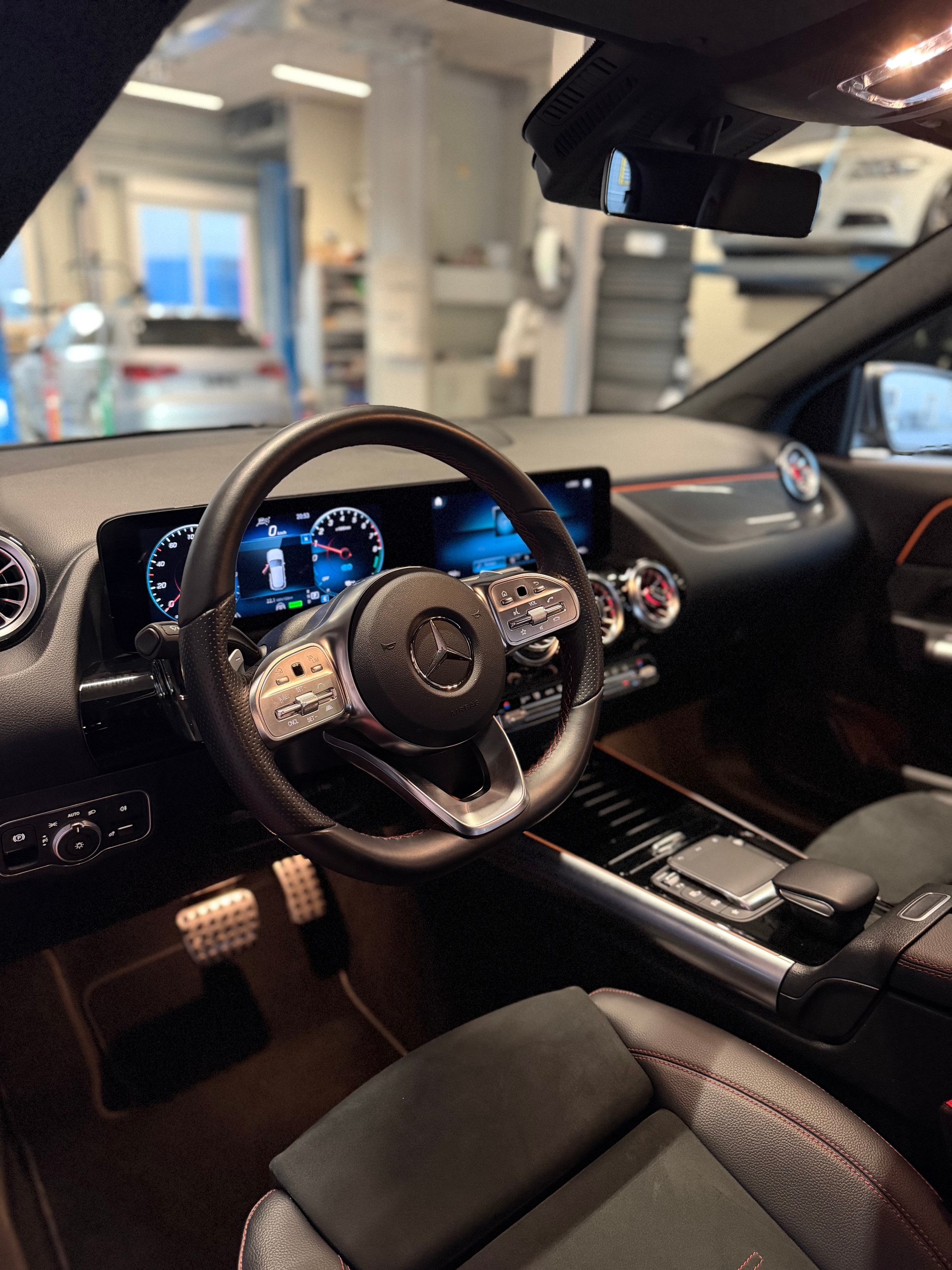 MERCEDES-BENZ GLA 250 e 8G-DCT AMG LINE-image-12